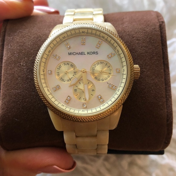 Micheal Kors Watch - Picture 2 of 8